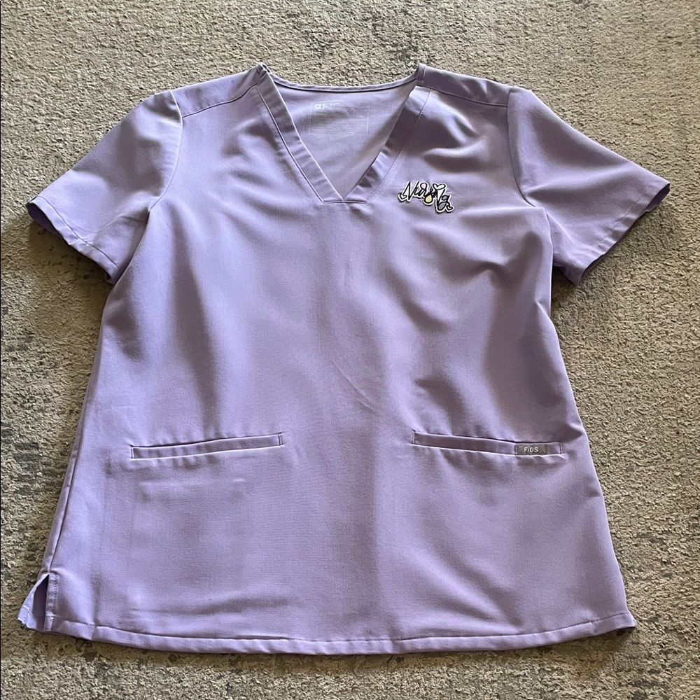 Figs Casma 3 pocket Technical Collection top Lilac Dawn with nursing patch Sz M